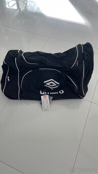 cestovní taška Umbro na kolečkách