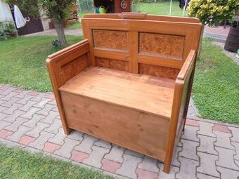 Lavice s ůložným prostorem