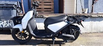 Elektricky skutr Vmoto soco v1