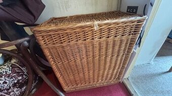 Starý proutěný koš / truhla s víkem – velký, rustikální