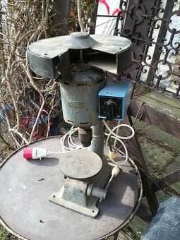 Prodám stojanovou vrtačku+bruska.