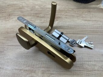 Zámek do dveří + kování + vložka (EURO XStar, 5 klíčů