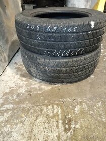 Prodám 2ks zimních pneu. 205/65 16 C - 1