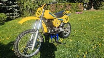 Suzuki RM 465