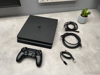 PS4 Slim v krásném stavu, 1TB disk, hry (PlayStation 4)