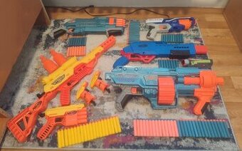 NERF set- 8 pušek a 102 šipek