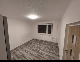 Pronájem zrekonstruovaného bytu 2kk v Dolním Žandově.