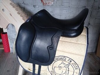 Drezurní sedlo equiline dynamic