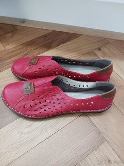 Kožené boty č. 42 červené