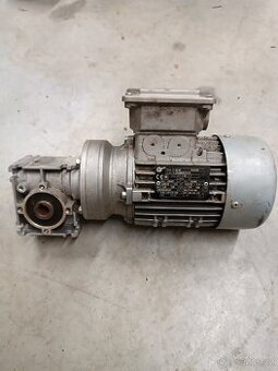 Elektromotor s převodovkou 178ot/min