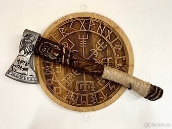 Vikingská sekera s nástěnným držákem