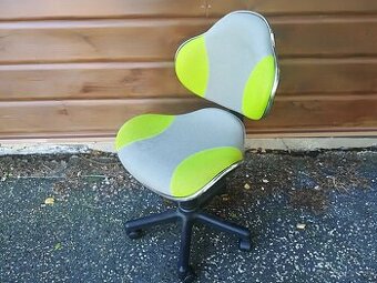 Otočná židle na kolečkách