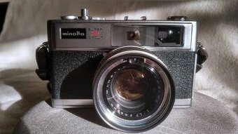 Minolta Hi-Matic 11 Rokkor PF 45 mm f/1,7 35mm dálkoměr