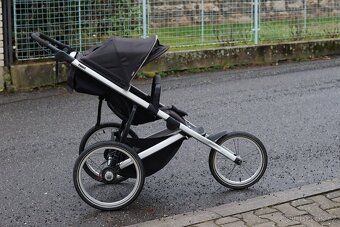 Prodám Kočárek Thule Glide 2 / 2022 +Urban Glide Bassinet