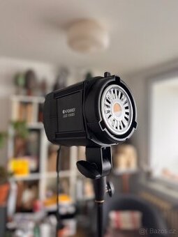 nová světla FOMEI LED 100BS+ stativy MANFROTO 5002BL