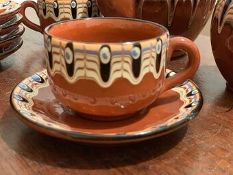 Sada 5 hrnečků s podšálky, cukřenkou a konvicí