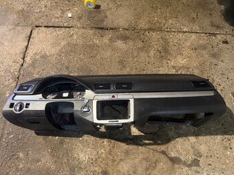 Prodám palubní desku VW Passat CC