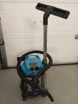 AKU vysavač DEDRA s vodním filtrem 1400W