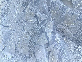 luxusní látka na plesové šaty krajka metráž vyšívaný tyl