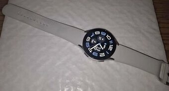 Chytré hodinky Samsung Galaxy Watch 4 44mm bílé.