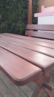 Udržovaný zahradní nábytek