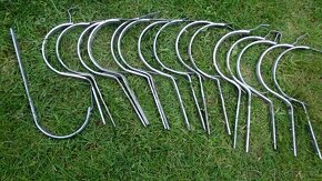 Okapové háky, kolena na svody