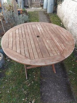 Zahradni stůl