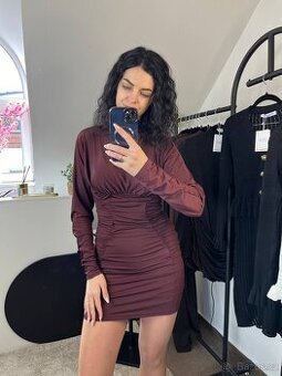 Dámské mini šaty vínové barvy, velikost S