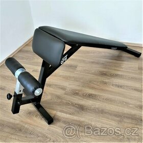 Šikmá posilovací lavice na břicho