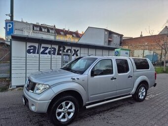 Nissan Navara   manual       2.5 nafta  4x4 tazny 3tuny