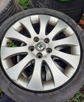 nd z škoda superb 2 2.0tdi černá vinová 9893