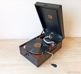 Starožitný gramofon na kliku His Master’s Voice, rok 1931