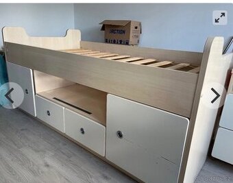 Vyšší postel
