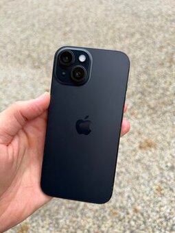 IPhone 15 - baterie 90%