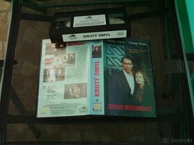 VHS kazeta: Krutý omyl