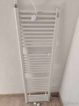Elektrický koupelnový žebřík