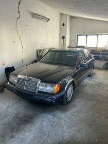 Mercedes-Benz 250D sedan rok 1990