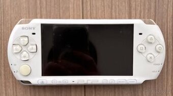 PSP + 8 her + nabíjecí kabel + origo krabice - 1