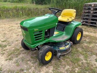 Zahradni trakturek John Deere - STX 38