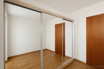 Velká zrcadlová skříň 250 cm