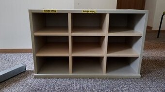 Otevřená police 3x3 přihrádky