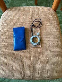 Buzola, nůžky a příměrová pravítka