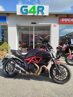 Ducati DIAVEL CARBON RED AND MATT CARBON, 1.MAJ V ČR, SERVIS