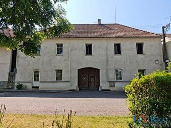 Dům s pozemky 4622 m2 Jeneč u Prahy - 1