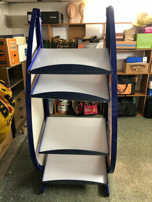 Kovový regál se čtyřmi policemi