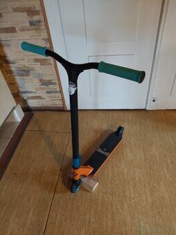 KOLOBEZKA BANDIT STREET SURFING ORANZOVÁ