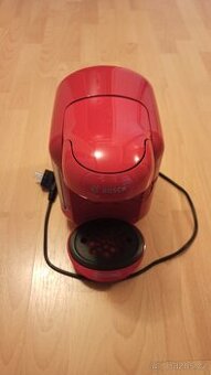 Kávovar Bosh červený.