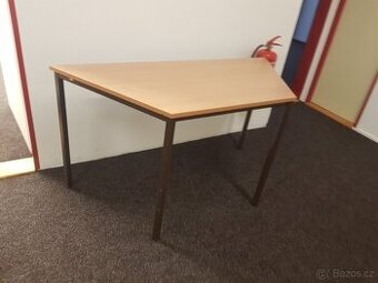 Kancelářský stůl