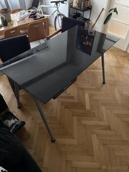 Skleněný stůl za odvoz