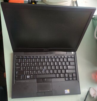 DELL LATITUDE E4300 i5 13.3 1366x768 4GB/noHDD